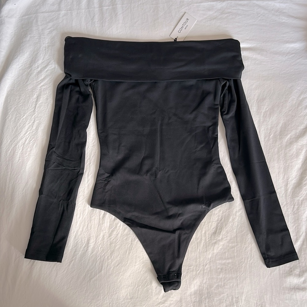 NWT Aritzia contour off the shoulder bodysuit